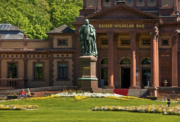 Kaiser-Wilhelms-Bad with monument to Kaiser Wilhelm I in the spa gardens of Bad Homburg vor der Höhe, Hesse, Germany