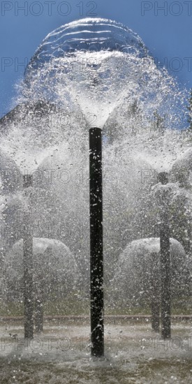 Water bell fountain in the spa gardens, Bad Homburg vor der Höhe, Hesse, Germany