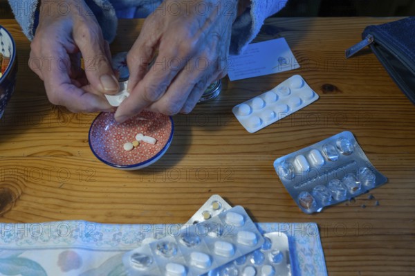Daily compilation of medication at the dining table, Basyern, Germany