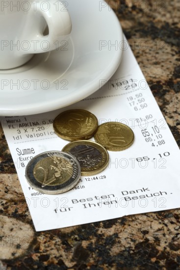 Tip, euro coins with receipt