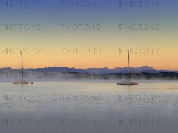 Evening atmosphere, sailing boats in the fog on Lake Starnberg, Zugspitze massif in the background, Bavaria, Germany