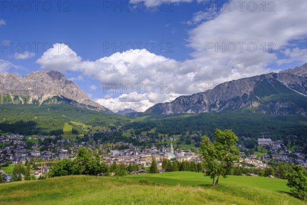 Cortina d'Ampezzo, with Monte Cristallo, Dolomites, Trentino, Italy