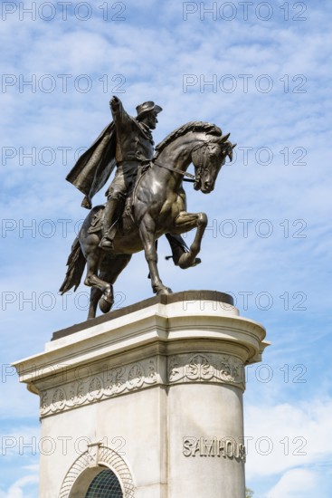 Bronze sculpture of General Sam Houston at the entrance to Hermann Park in downtown Houston, Texas
