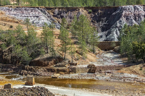 Rio Tinto mining area, river with red-colored water, views along the touristic railroad line, Minas de Riotinto, Andalusia, Spain