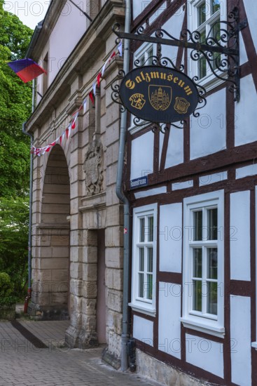 Salt museum at the Södertor, history of salt extraction, half-timbered idyll of the old town of Bad Sooden, Allendorf, district of Bad Sooden, the Södertor from 1704 was used for the passage of salt, wood and coal carts, flag, inscription, shield with coat of arms, half-timbered house, the Werra-Meissner district, Hesse, Germany