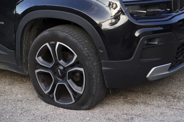 Flat tyre, puncture, flat tyre, puncture, Jeep Avenger, Deià, Majorca, Balearic Islands, Balearic Islands, Spain