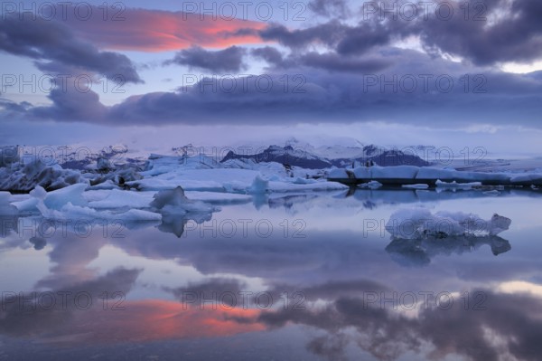 Evening mood at the Jökulsárlón glacier lagoon, icebergs floating behind the Vatnajökull glacier, Southern Region, Iceland