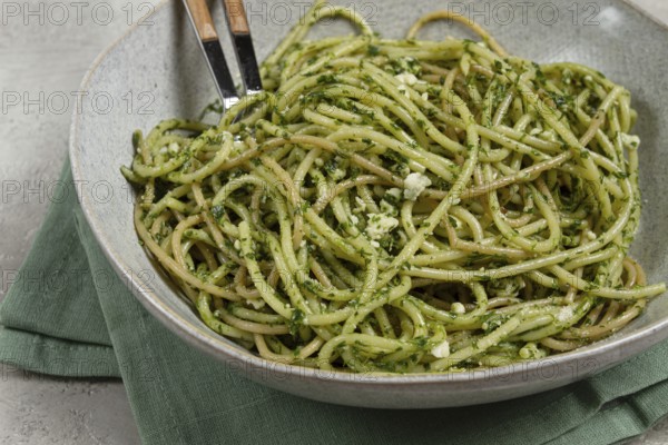 Spaghetti with pesto sauce, homemade, no people