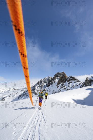 Ski tourer with rope, rope team on the Vadret da Porchabella glacier on the ascent to the summit of Piz Kesch, mountain landscape in winter, alpine tour, ski tour Bündner Haute Route, Albula Alps, Rhaetian Alps, Grisons, Eastern Switzerland, Switzerland