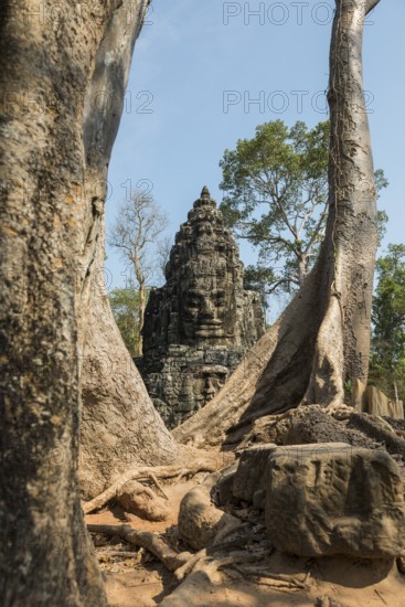 Tor tor with huge faces to Angkor Thom, Angkor Wat, Angkor, UNESCO World Heritage Site, Siem Reap, Cambodia, Indochina, Southeast Asia