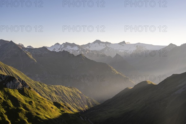 Mountain landscape in morning mood, view of the summit of the Großvenediger at sunrise, view from the Bachlenkenkopf, Lasörlinggruppe, Hohe Tauern National Park, Eastern Alps, East Tyrol, Austria
