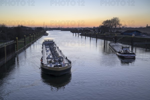 Ships on the Rhine-Herne Canal, Duisburg lock, at sunset, Duisburg, Ruhr area, North Rhine-Westphalia, Germany