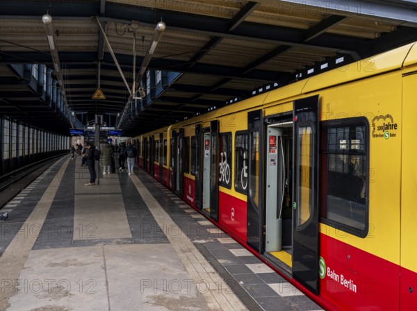 S station Jannowitzbrücke, platform and train traffic, Berlin, Germany