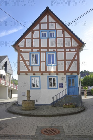 Solitary half-timbered house, Adenau, Hocheifel, Eifel, Rhineland-Palatinate, Germany