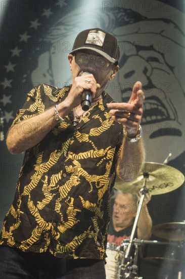 Kai Havaii Schlasse, singer of Extrabreit live at Hole44 in Berlin on 29 December 2024