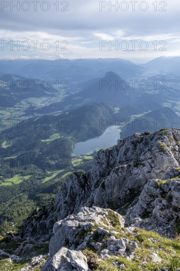 View of Hintersteiner See and Inntal, Kaisergebirge, Wilder Kaiser, Kitzbühler Alps, Tyrol, Austria