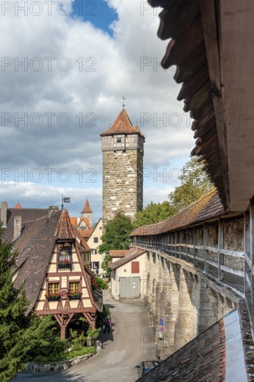 View from the town wall to the Gerlach smithy at the Rödertor with Röderturm, Rothenburg ob der Tauber, Franconia, Bavaria, Germany