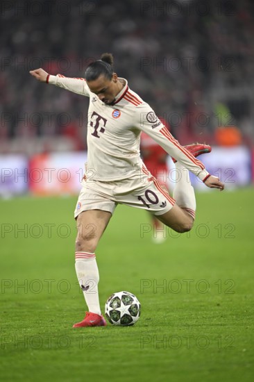Leroy Sané FC Bayern Munich FCB (10) Action on the ball UEFA Champions League Allianz Arena, Munich, Bayern, Germany