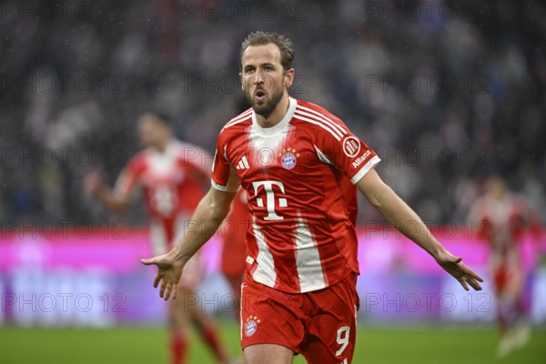 Goal celebration Harry Kane FC Bayern Munich FCB (09) Rain, Football Bundesliga, Allianz Arena, Munich, Bavaria, Germany