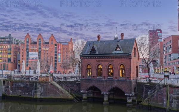 The Fleetschlösschen, a restaurant, in Hamburg's Speicherstadt am Holländischbrookfleet. Speicherstadt, Hamburg, Germany