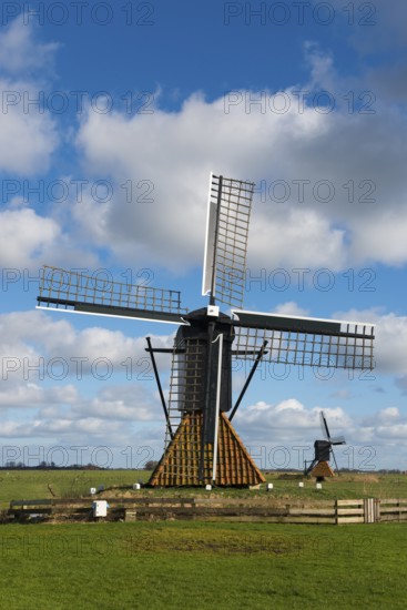 Heechhiem, Heechhiem mill, in the background De Jansmolen or De Modden, Heechhiem mill, Rijksmonumenten, Goengahuizen, Goëngahuizen, Goaiïngahuzen, Friesland, Fryslân, Netherlands, mill
