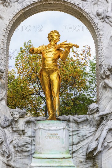 Gilded Johann Strauss monument, Stadtpark, Parkring, Vienna, Austria