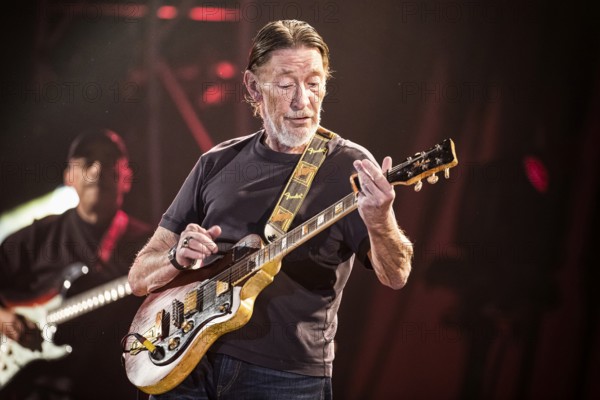 Chris Rea, singer and guitarist Christopher Anton Chris Rea live on Road Songs for Lovers tour at Berlin's Tempodrom on 30.10.2017
