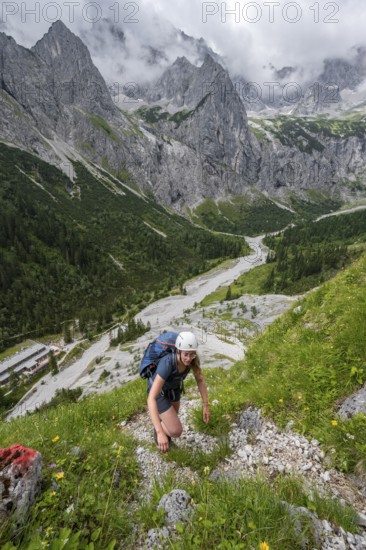 Mountaineer climbing the Waxenstein, Wetterstein Mountains, Garmisch-Patenkirchen, Bavaria, Germany