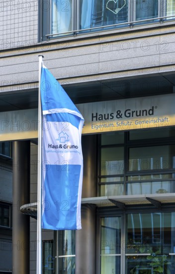 Haus und Grund landowner, flag with company logo, Mohrenstraße, Berlin, Germany