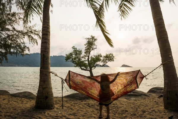 Tree in the sea, The Lonely Tree in the Sea, sunset, Klong Son Beach, Ko Chang, Koh Chang, Mu Ko Chang National Park, Trat, Thailand