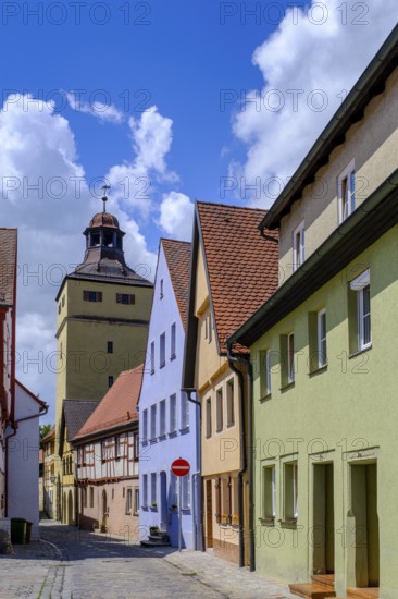 Alley Auf der Kapelle with Ellinger Tor, Weißenburg in Bavaria, Altmühltal, Franconian Lake District, Middle Franconia, Franconia, Bavaria, Germany