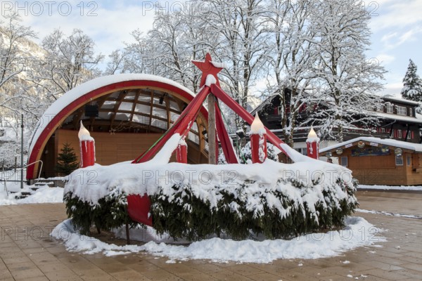 Winter, Advent wreath and open-air stage in front of Oberstdorfhaus, at the spa garden, Prinzregentenplatz, Oberstdorf, Oberallgäu, Allgäu, Bavaria, Germany