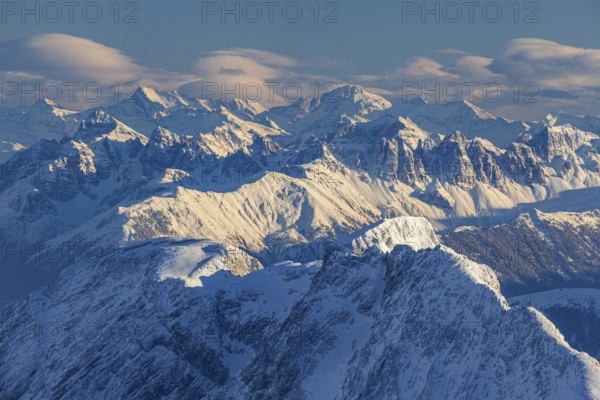 Mountain peak in the evening light with foehn clouds, winter, view from Zugspitze to Stubai Alps, Upper Bavaria, Bavaria, Germany
