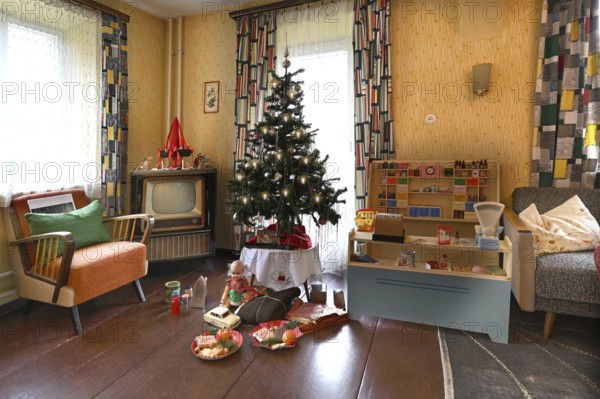 Christmas living room with Christmas tree from the 1950s, Industrial Museum, Lauf an der Pegnitz, Middle Franconia, Bavaria, Germany