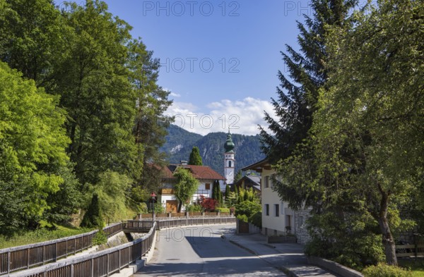 View of the village with parish church, Breitenbach am Inn, Inntal, Tyrol, Austria