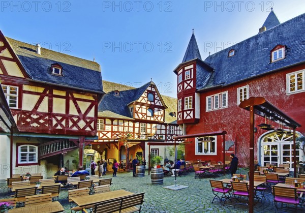 Outdoor catering, Alter Posthof, Bacharach am Rhein, UNESCO World Heritage Upper Middle Rhine Valley, Rhineland-Palatinate, Germany