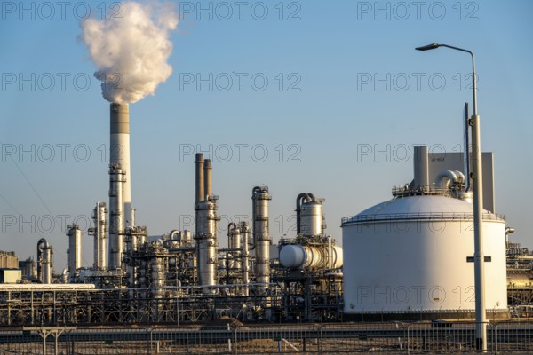 Lyondell Chemical Netherlands BV, chemical plant, joint venture between LyondellBasell and Covestro, largest plant of its kind in the world, produces intermediates for many end products, propylene oxide and styrene monomer, in the seaport of Rotterdam, Maasvlakte, Rotterdam Netherlands