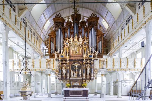 The Protestant-Lutheran Marktkirche zum Heiligen Geist is the historic main church in the Clausthal district of the mining town of Clausthal-Zellerfeld. It is the largest wooden church in Germany and its architecture and furnishings make it one of the most important architectural monuments of the North German Baroque period, Marktkirche zum Heiligen Geist, Clausthal-Zellerfeld, Lower Saxony, Germany