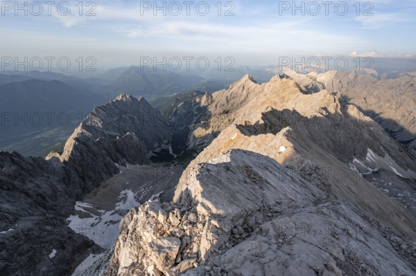 Impressive rocky mountain landscape in the evening light, steep mountain ridge, Jubiläumsgrat with Alpspitze, view into Höllental, Zugspitze, Wetterstein range, Bavaria, Germany