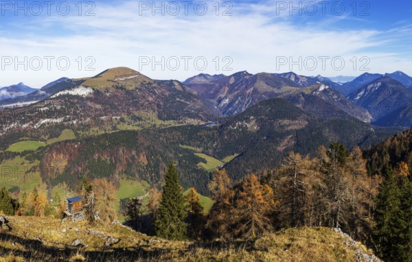 View from Schwarzer Berg to Seewaldsee and Trattberg, Golling, Osterhorngruppe, Salzkammergut, Salzburg province, Austria