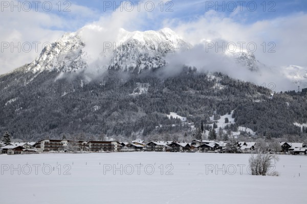 Winter, snowy landscape, view of Oberstdorf, behind Rubihorn and Gaißalphorn, mountains Allgäu Alps, Oberallgäu, Allgäu, Bavaria, Germany