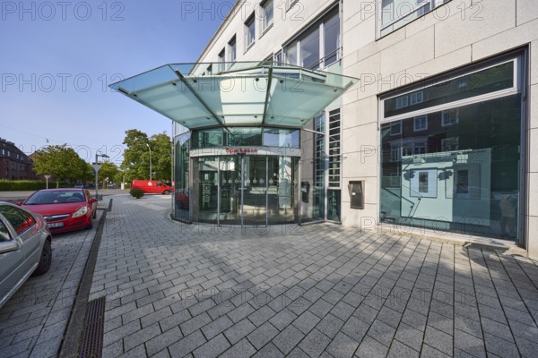 Head office of Sparkasse Wilhelmshaven, entrance area, modern architecture, Parkstraße, Wilhelmshaven, independent city, Lower Saxony, Germany