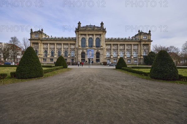 State Museum Hanover, State Museum, historical building, architect Hubert Stier, architectural style neo-renaissance, hedge, diffuse light, milky blue cloudy sky, slightly sunny, street Willy-Brandt-Allee, Hanover, state capital, Hanover region, Lower Saxony, Germany