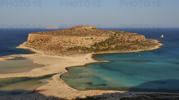 Tigani Island, Pontikos Island, morning light, lagoon, sandbank, parasols, tourists on the beach, Gramvoussa Peninsula, Pirate Bay, Balos, Tigani, cloudless blue sky, Western Crete, Crete Island, Greece