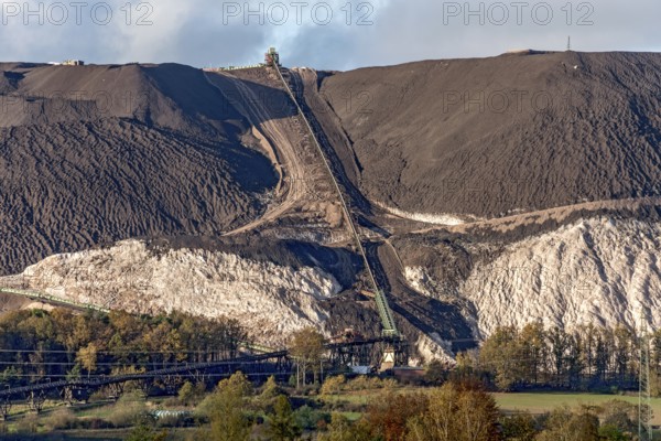 Monte Kali, overburden mountain with conveyor belt, conveyor belt, potash plant K & S, potash and salt mine, potash mountain, overburden dump, mountain of rock salt, anhydrite and clay, Neuhof, Fulda, Hesse, Germany