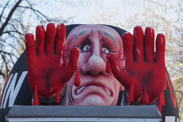 Putin as a convict with blood on his hands, Put In Jail, papier-mâché figure, theme float by Jacques Tilly, Rosenmontagszug 2025, Düsseldorf, Rhineland, North Rhine-Westphalia, Germany