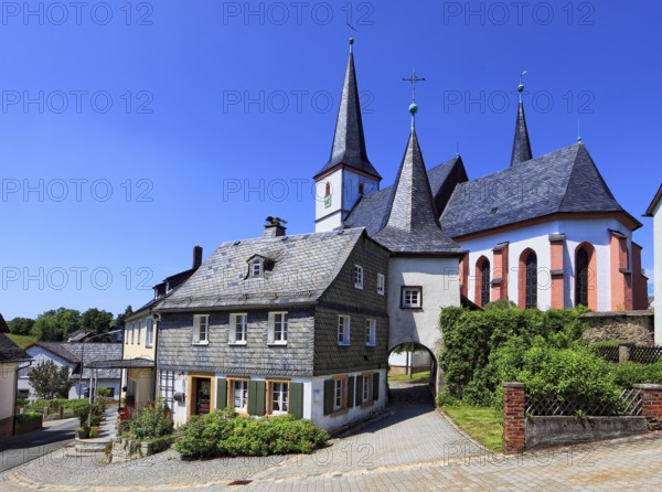 The fortified church Zum Heiligen Geist in Grafengehaig. It is one of the best-preserved and oldest fortified churches in Germany. Kulmbach District, Upper Franconia, Bavaria, Germany