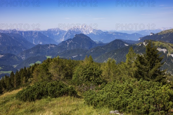 View from the summit of the Einberg to the Schwarzer Berg and Hagengebirge, Osterhorngruppe, Salzkammergut, Salzburg province, Austria