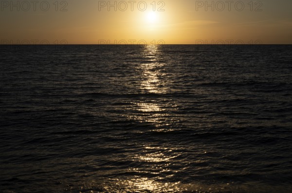 Sunset by the sea, North Sea, English Channel, Étretat, evening mood, atmospheric, Normandy, Seine-Maritime, France