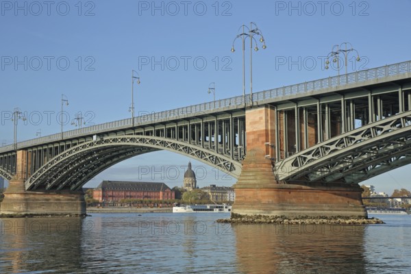 Theodor Heuss Bridge over the Rhine, Electoral Palace with Christ Church and dome, Rhine Bridge, arch bridge, bridge pier, view from below, Mainz, Rhine-Hesse region, Rhineland-Palatinate, Germany
